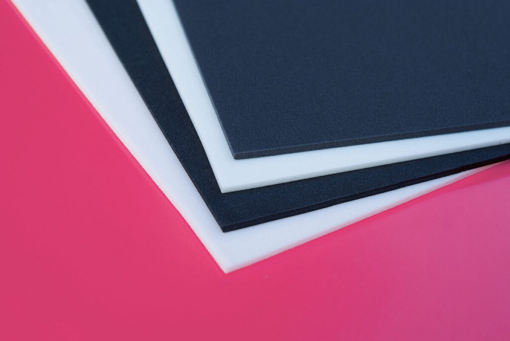 Пенка используется в создании 3D надписей 