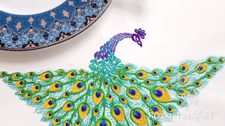 Угловой Павлин дизайн машинной вышивки