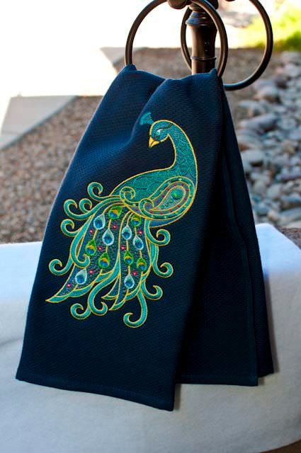 Дизайн машинной вышивки Павлин