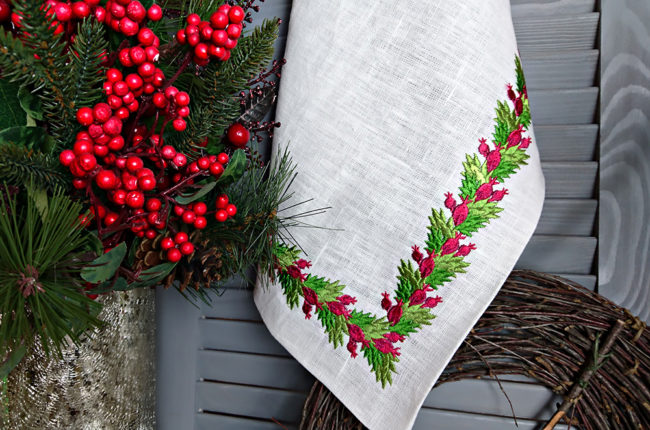 Дизайн машинной вышивки Новогодний ягодный бордюр